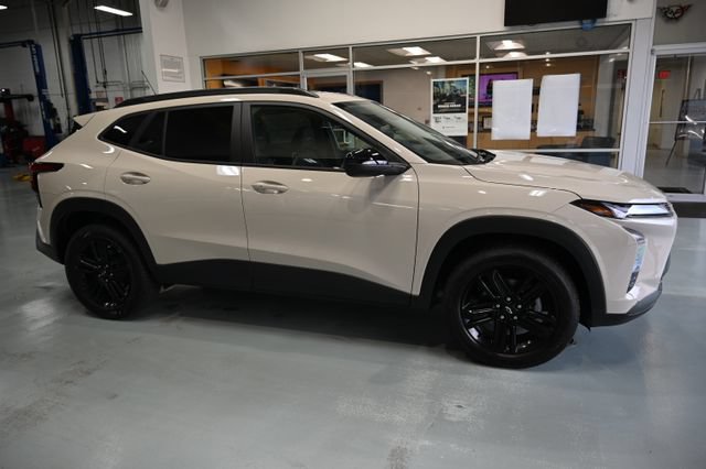 New 2026 Chevrolet Trax ACTIV w/ Sunroof Package FWD image 4