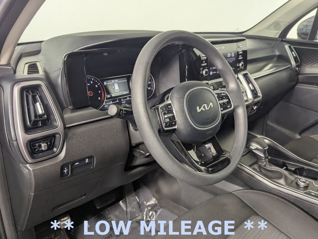 Used 2023 Kia Sorento LX FWD image 11