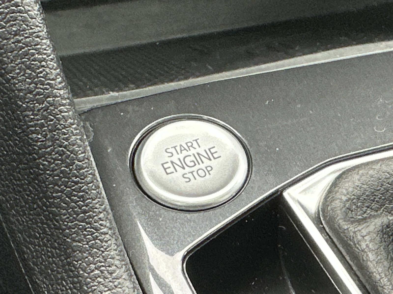 Used 2022 Volkswagen Tiguan SEL R-Line image 28