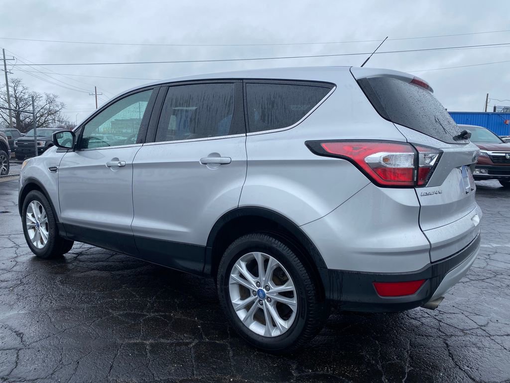 Used 2017 Ford Escape SE image 6
