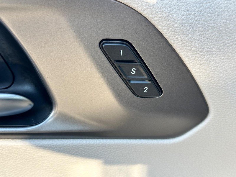 Used 2022 Chrysler Pacifica Touring-L FWD image 22