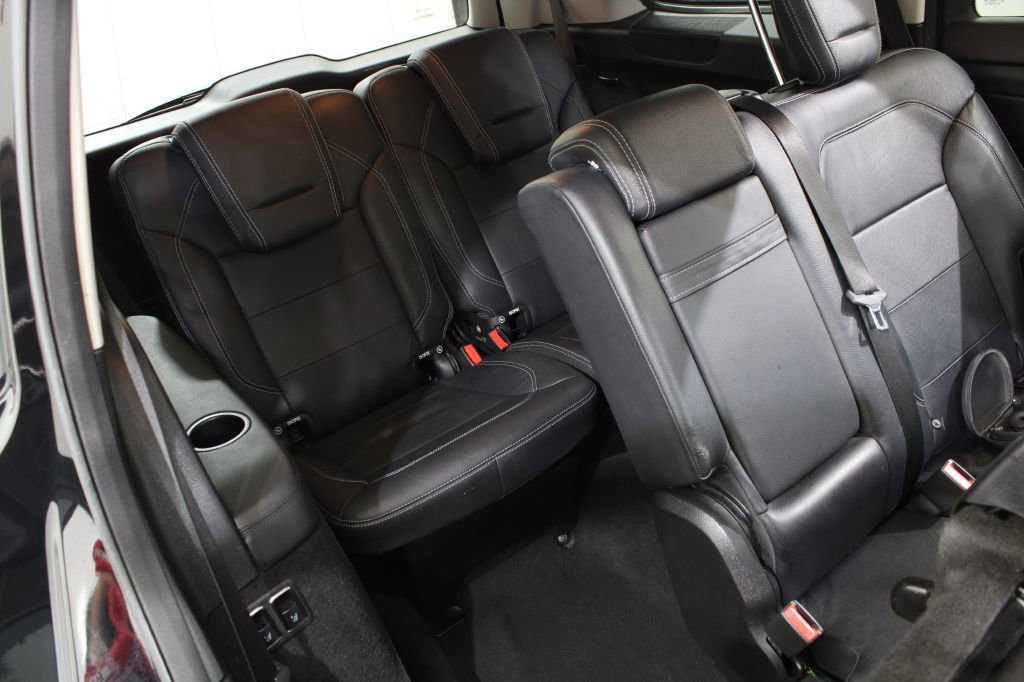 Used 2015 Mercedes-Benz GL 550 4MATIC image 32