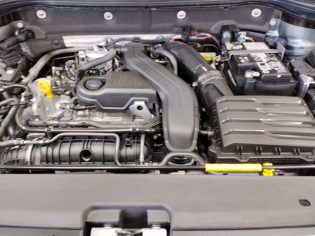 New 2025 Volkswagen Taos SEL image 8