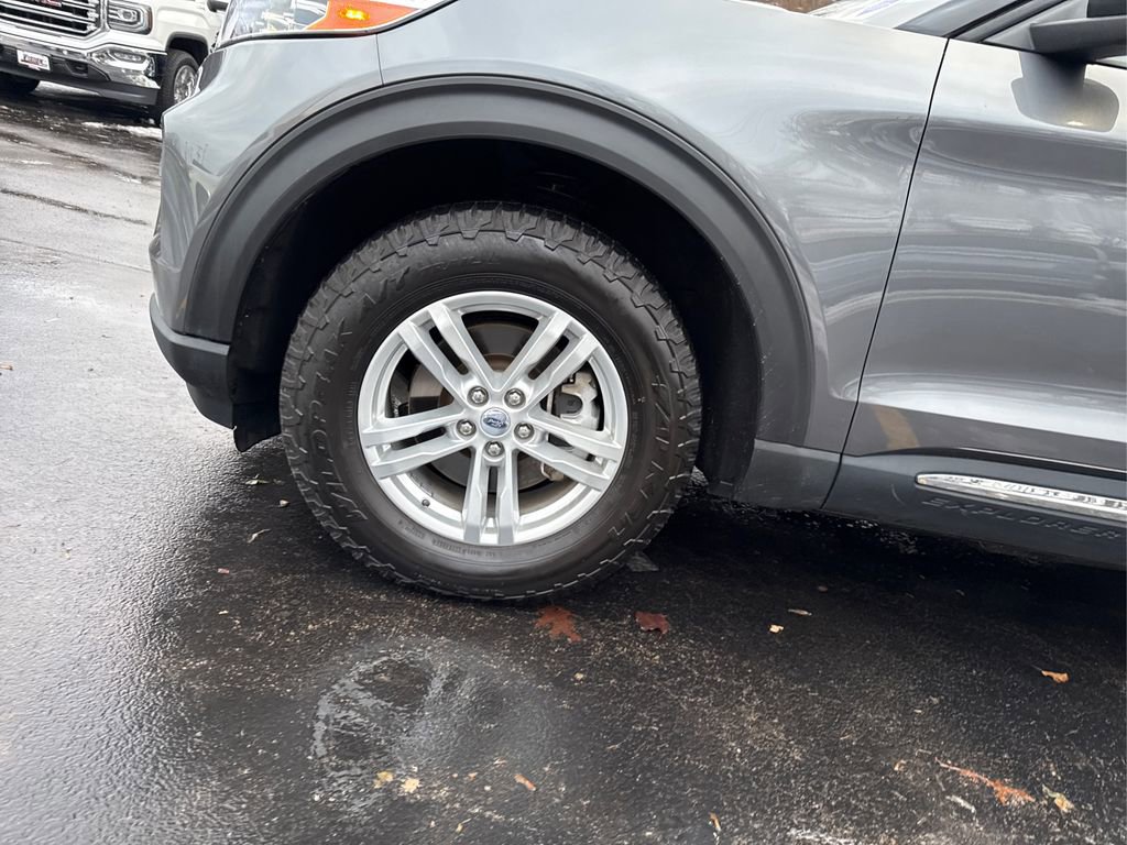 Used 2022 Ford Explorer XLT w/ Equipment Group 202A image 12