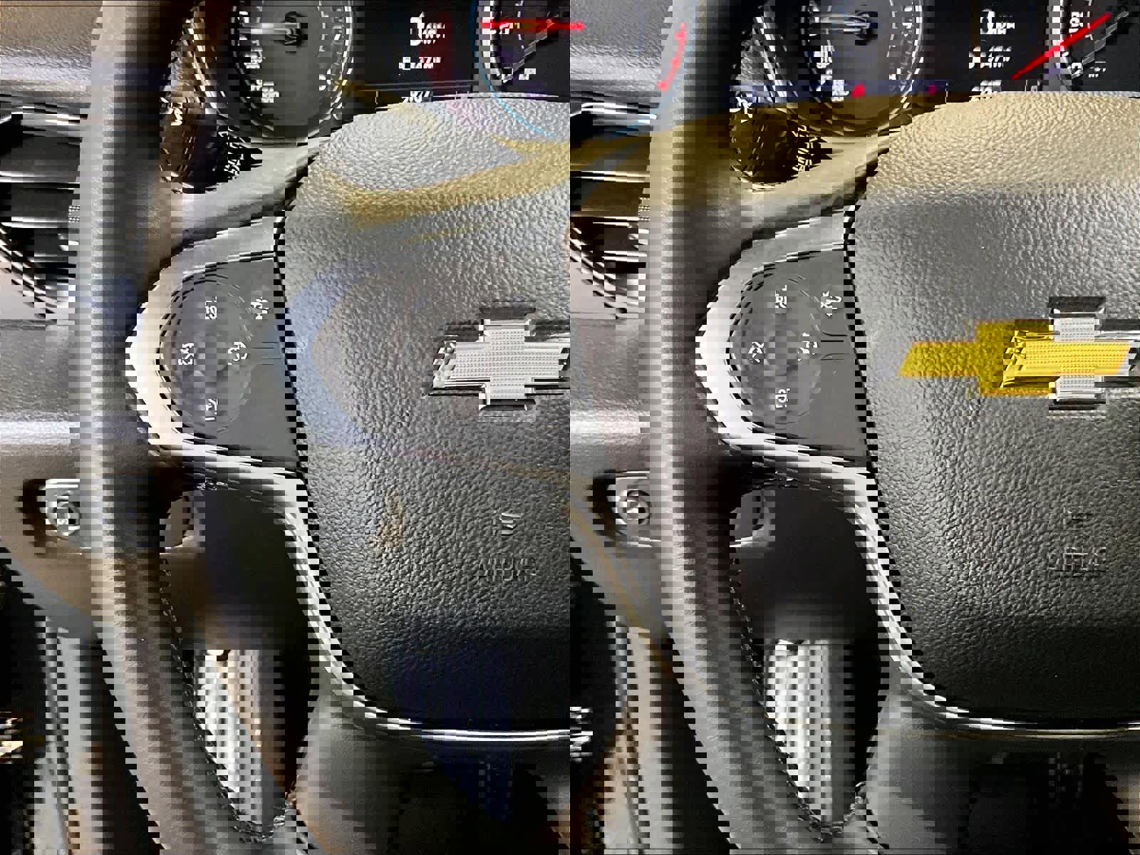 Used 2023 Chevrolet Traverse LT image 24