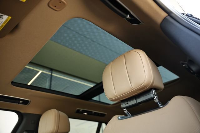 New 2026 Land Rover Range Rover Long Wheelbase SE image 23