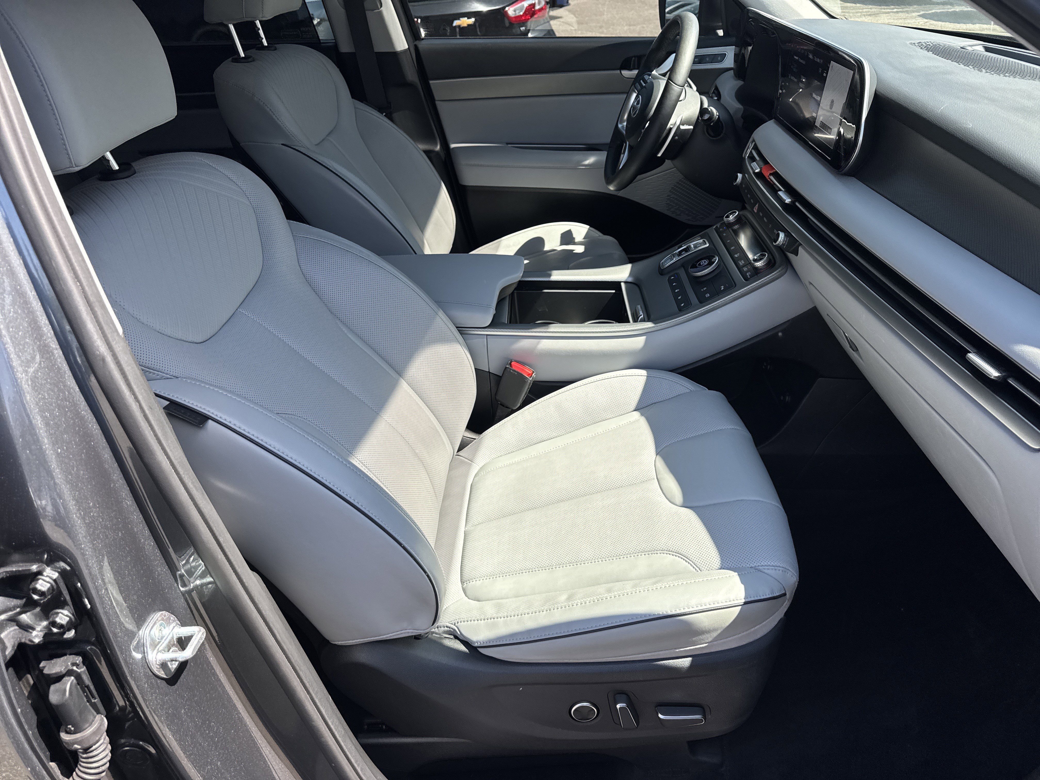 Used 2024 Hyundai Palisade SEL w/ Premium Package image 13