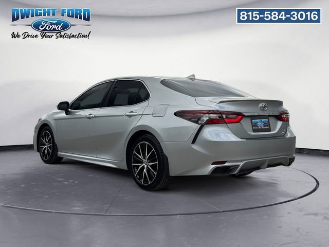 Used 2022 Toyota Camry SE w/ Cold Weather Package AWD/4WD image 3