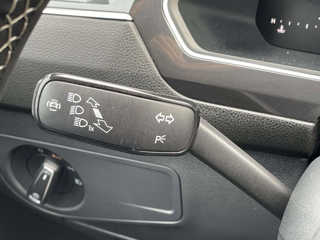 Used 2023 Volkswagen Tiguan SE image 11