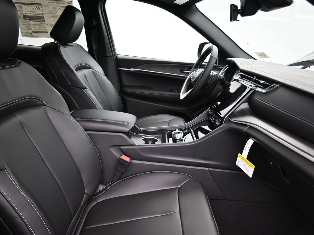 New 2025 Jeep Grand Cherokee Limited image 16