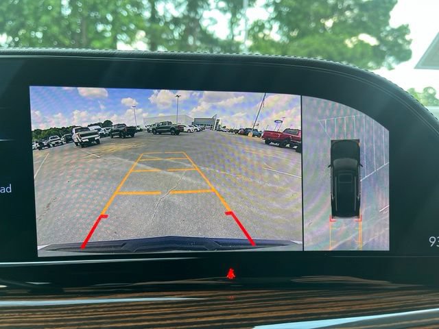 Used 2024 Cadillac Escalade Premium Luxury AWD/4WD image 14