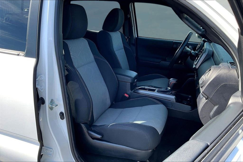 Used 2022 Toyota Tacoma TRD Off-Road w/ Technology Package image 31