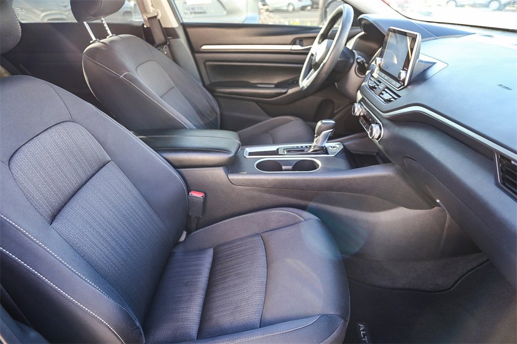 Used 2022 Nissan Altima 2.5 SV image 16