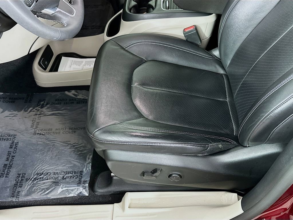 Certified 2022 Chrysler Pacifica Touring-L w/ Uconnect Theater Family Group AWD/4WD image 31