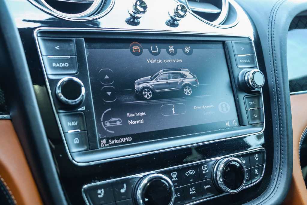 Used 2020 Bentley Bentayga AWD/4WD image 22