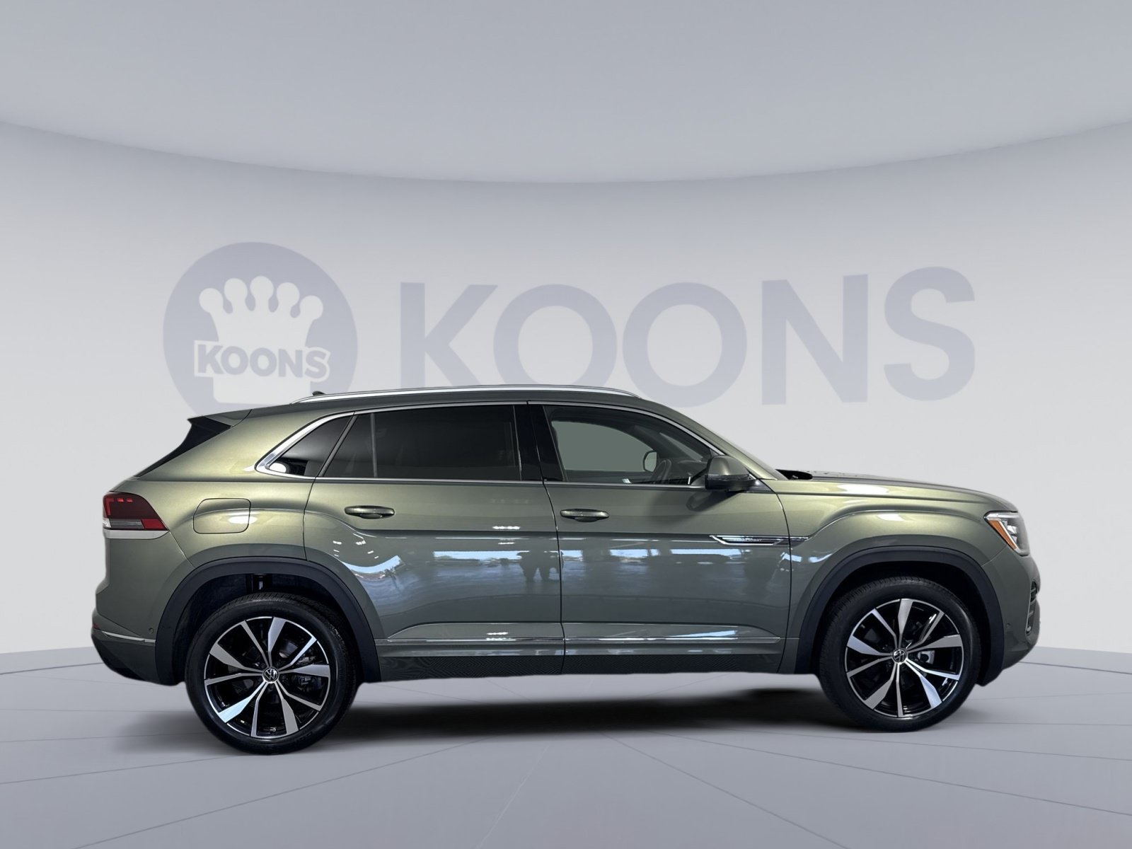 Used 2026 Volkswagen Atlas Cross Sport SEL Premium R-Line AWD/4WD image 8