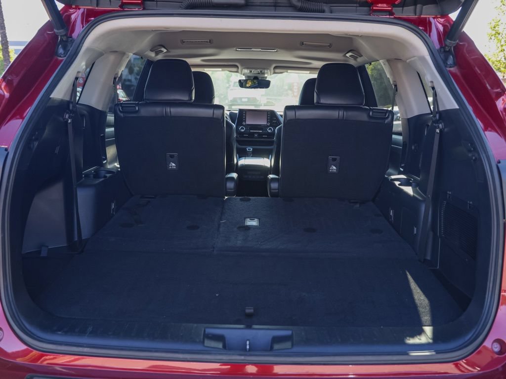 Used 2022 Toyota Highlander XLE AWD/4WD image 16
