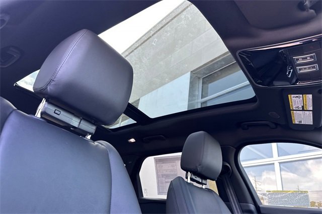 New 2026 Land Rover Range Rover Velar Dynamic SE image 16