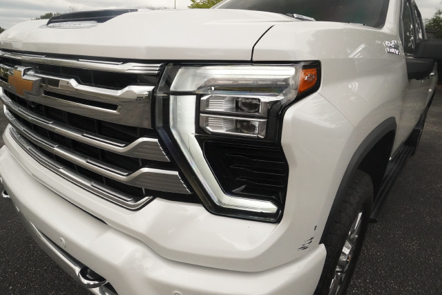 Used 2024 Chevrolet Silverado 2500 High Country w/ Technology Package AWD/4WD image 35