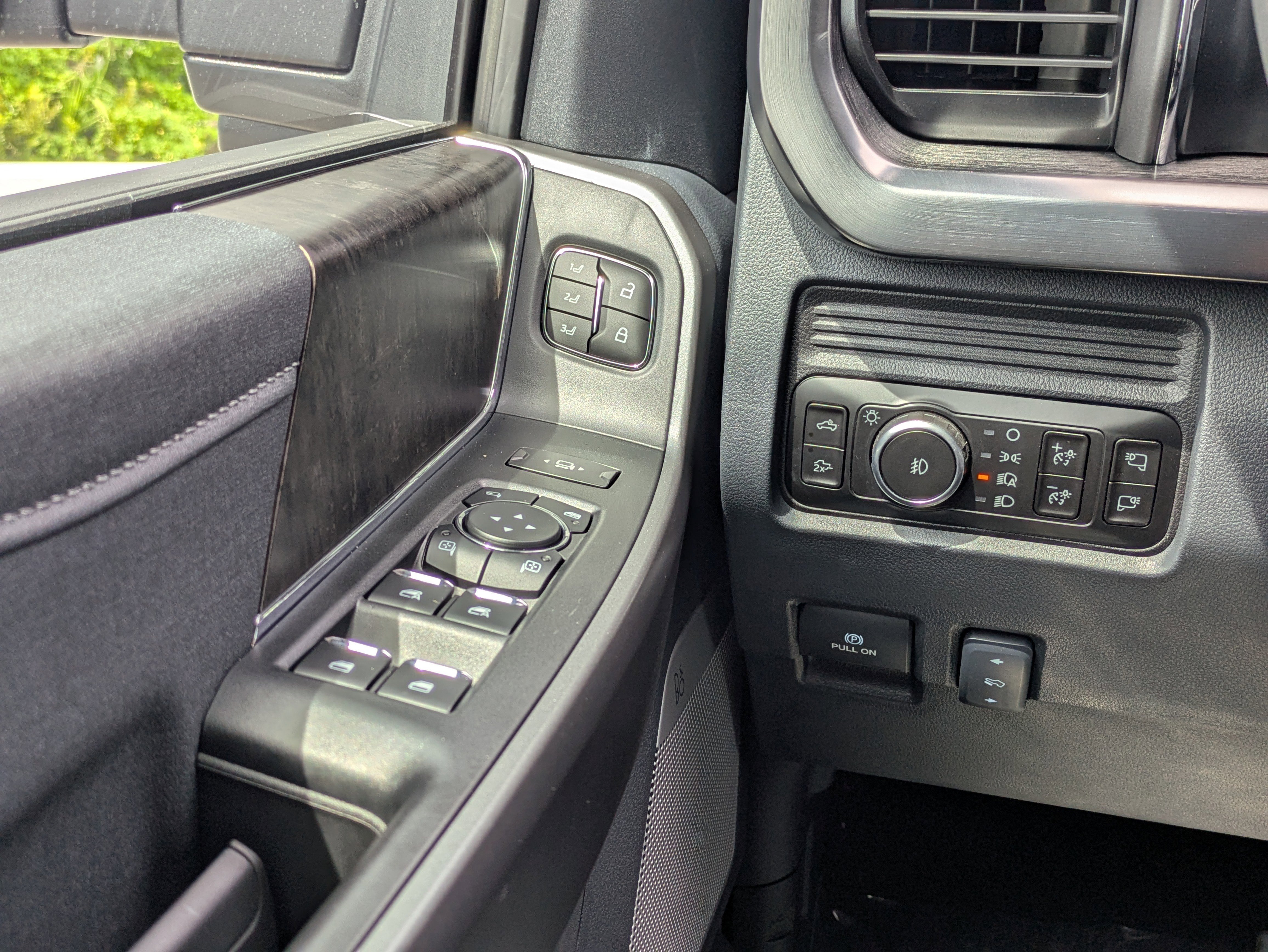 New 2026 Ford F250 Lariat w/ FX4 Off-Road Package image 36