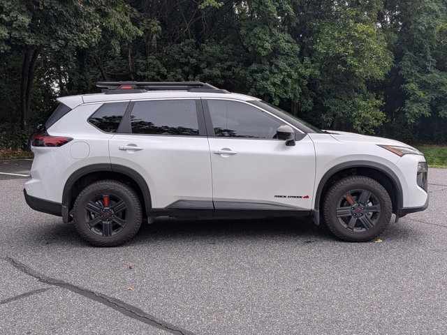 Used 2026 Nissan Rogue SV AWD/4WD image 4