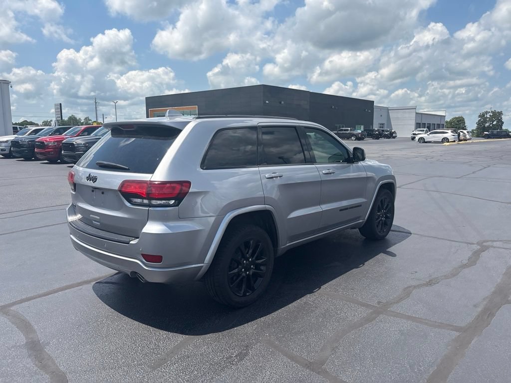 Used 2018 Jeep Grand Cherokee Altitude AWD/4WD image 11