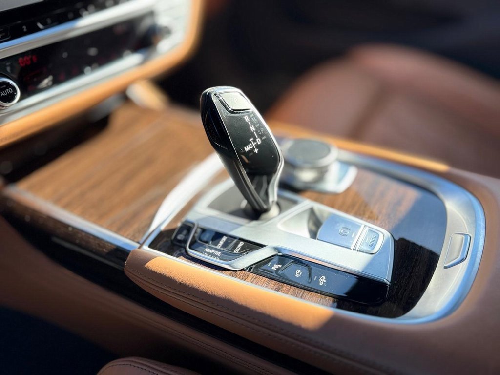 Used 2022 BMW 750i xDrive w/ M Sport Package image 16