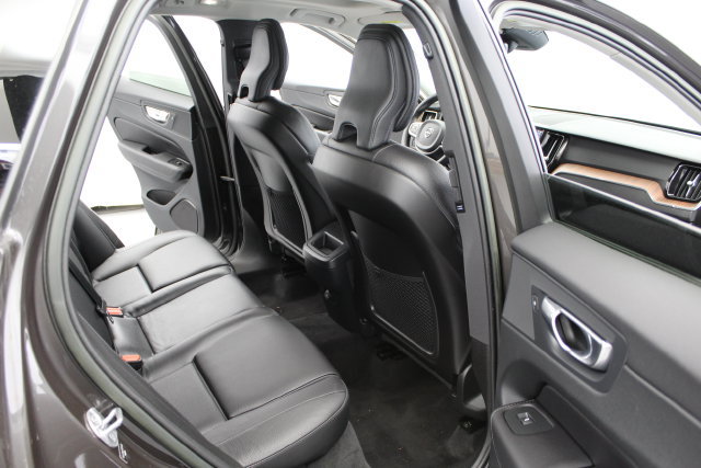Used 2023 Volvo XC60 B5 Plus w/ Protection Package Premier AWD/4WD image 17