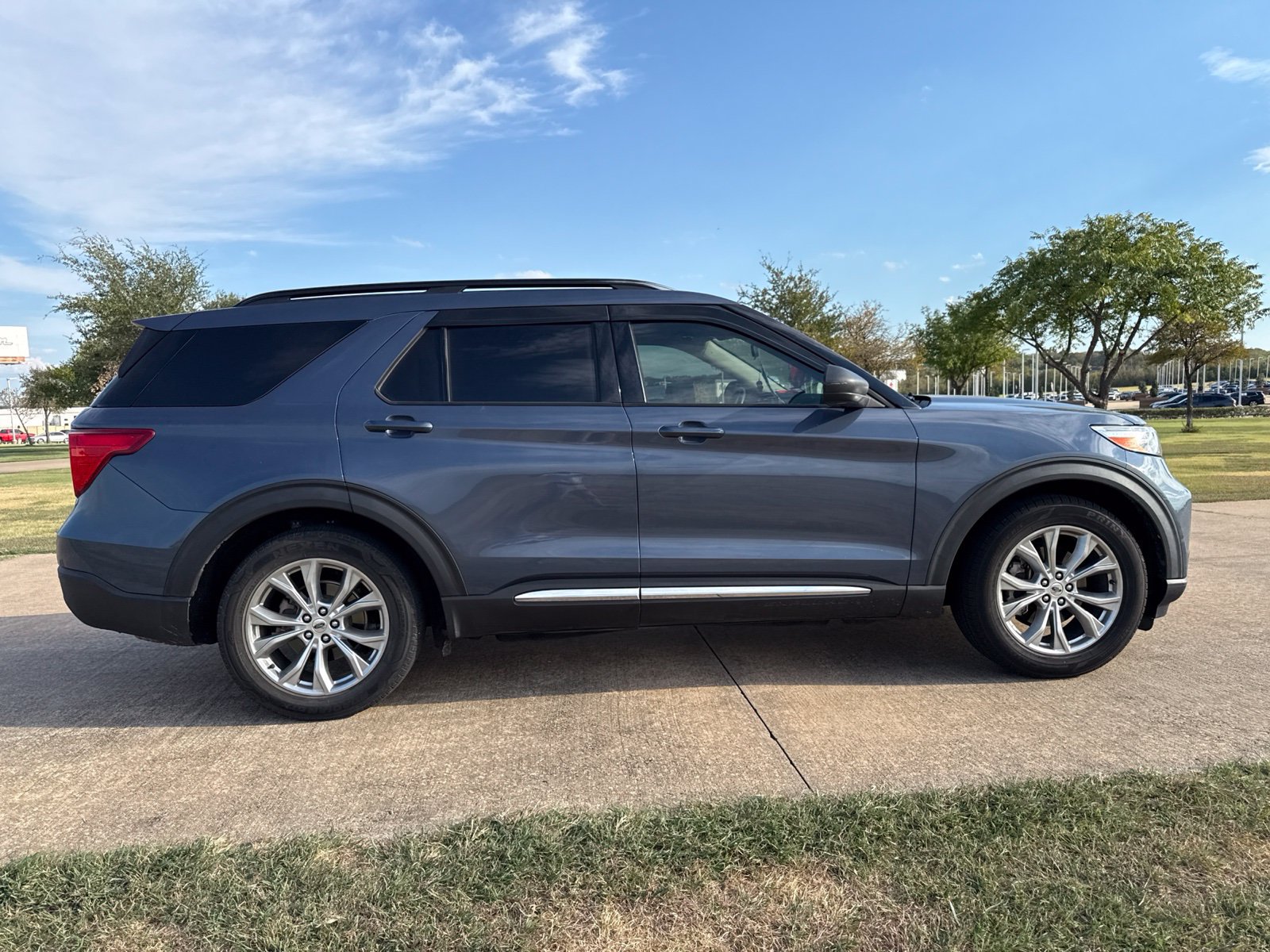 Used 2021 Ford Explorer XLT w/ Equipment Group 202A RWD image 7