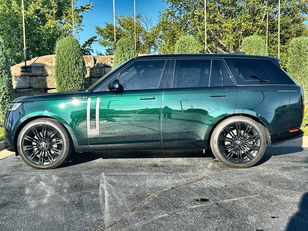 Certified 2025 Land Rover Range Rover SE AWD/4WD image 2