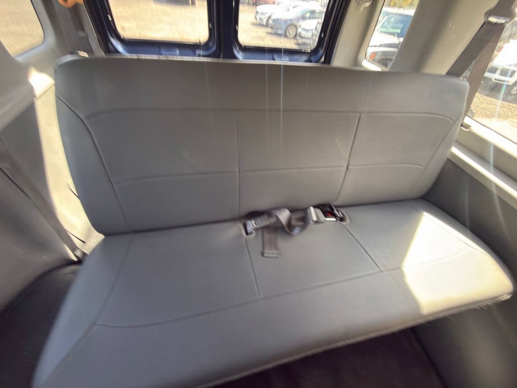 Used 2007 Ford E-350 and Econoline 350 Extended Wagon Super Duty RWD image 28