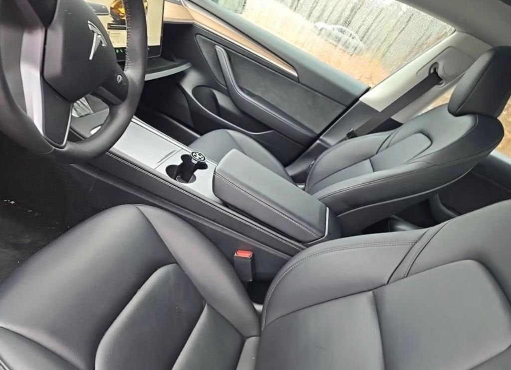Used 2023 Tesla Model 3 Standard Range RWD image 3