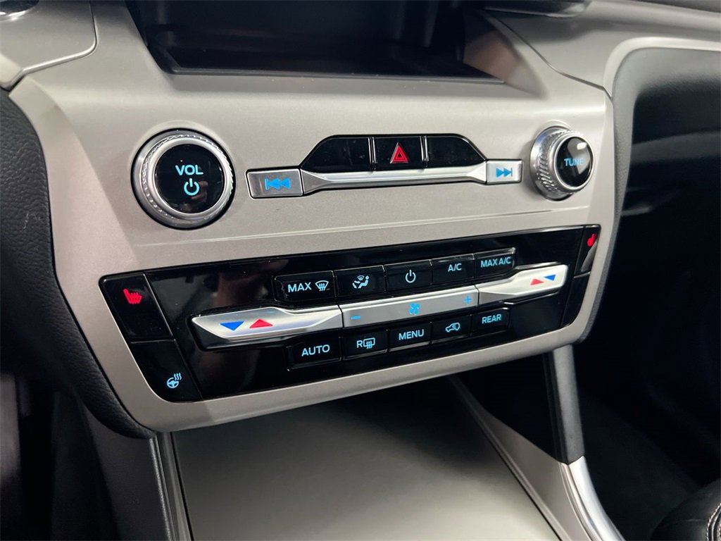 Used 2022 Ford Explorer XLT w/ Equipment Group 202A image 16