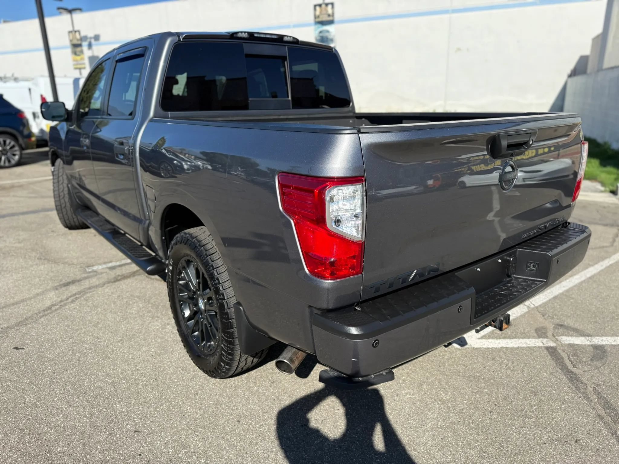 Used 2019 Nissan Titan SV w/ SV Convenience Package AWD/4WD image 7