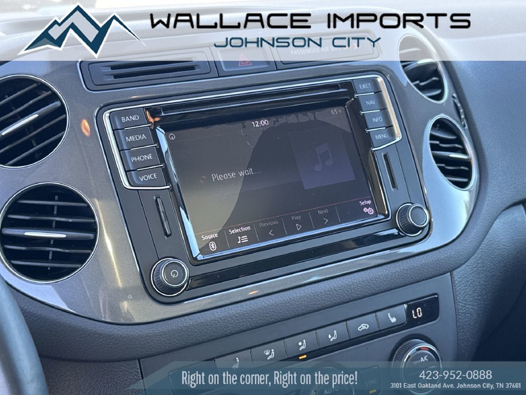 Used 2017 Volkswagen Tiguan SEL AWD/4WD image 14