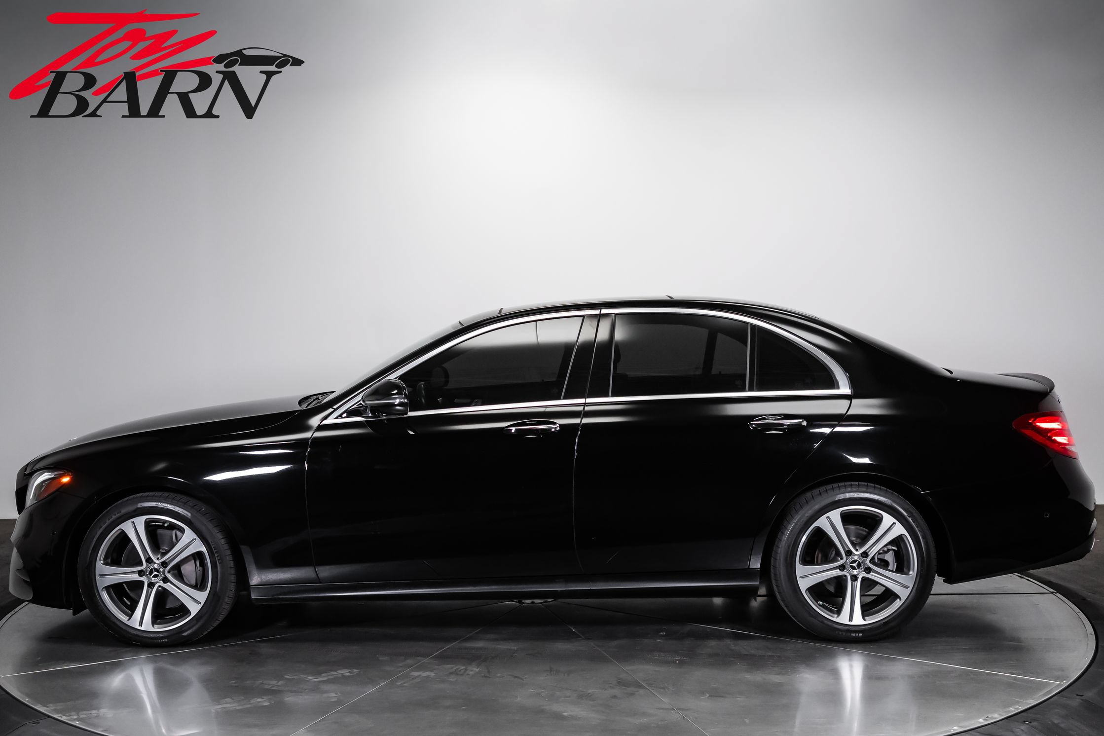 Used 2020 Mercedes-Benz E 350 4MATIC Sedan image 2