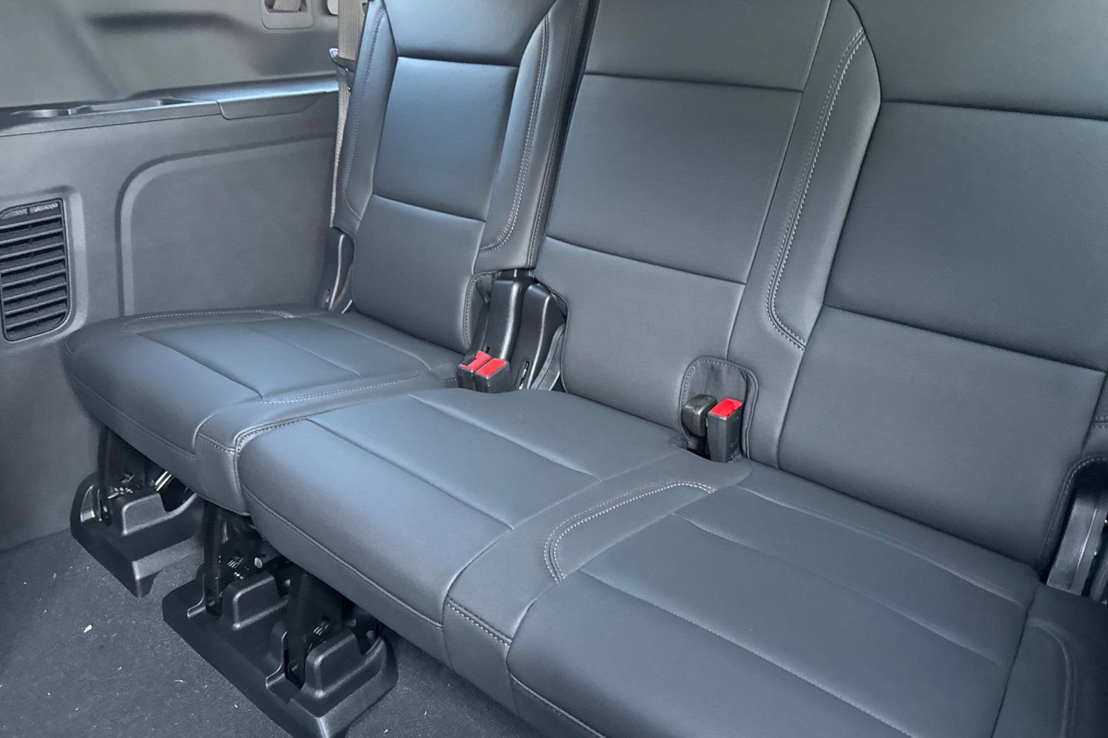 New 2026 Chevrolet Suburban High Country image 14