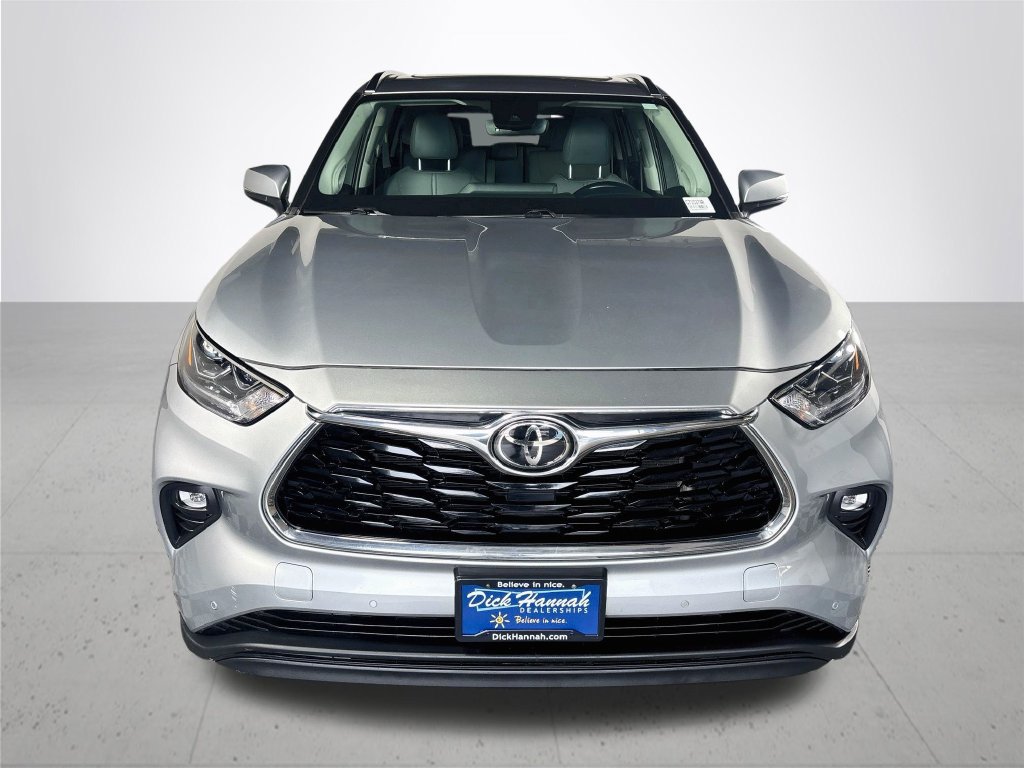Used 2023 Toyota Highlander Limited AWD/4WD image 3