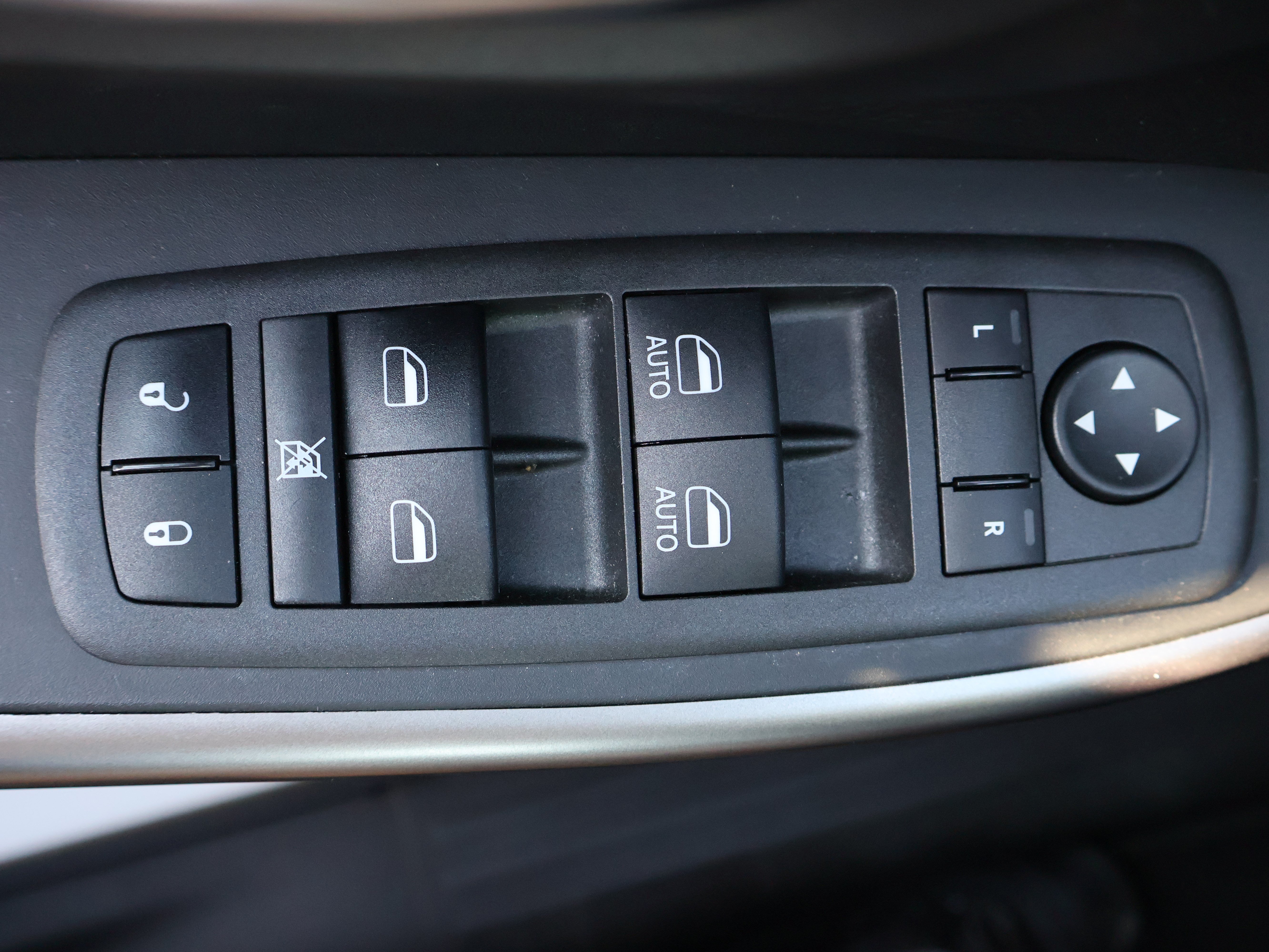Used 2022 Jeep Cherokee Latitude Lux AWD/4WD image 28