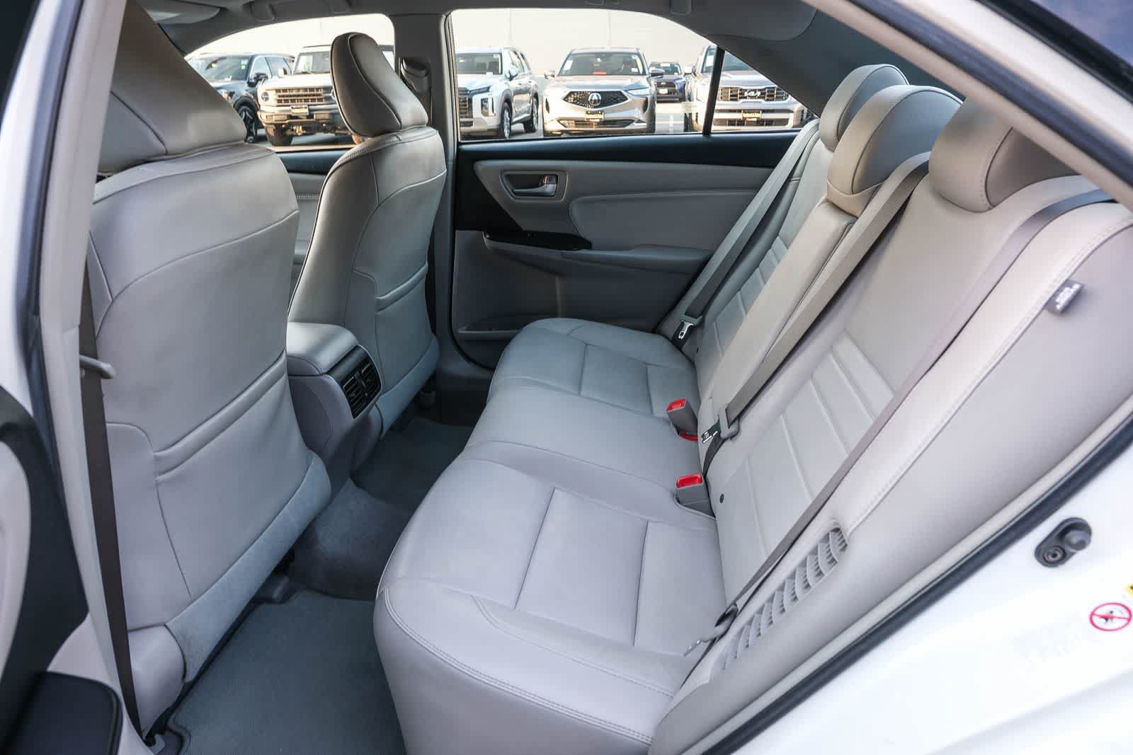 Used 2017 Toyota Camry XLE w/ Moonroof Package FWD image 19