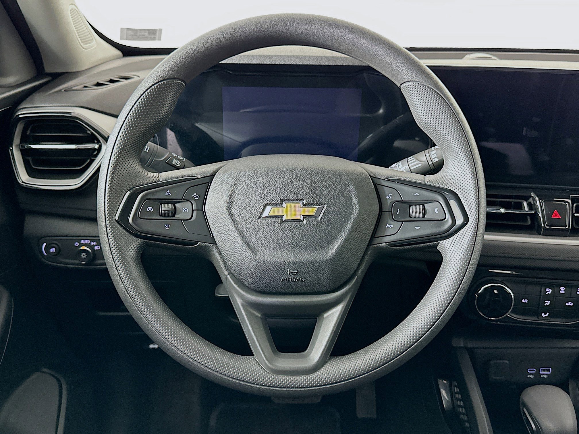 Used 2025 Chevrolet TrailBlazer LT AWD/4WD image 17