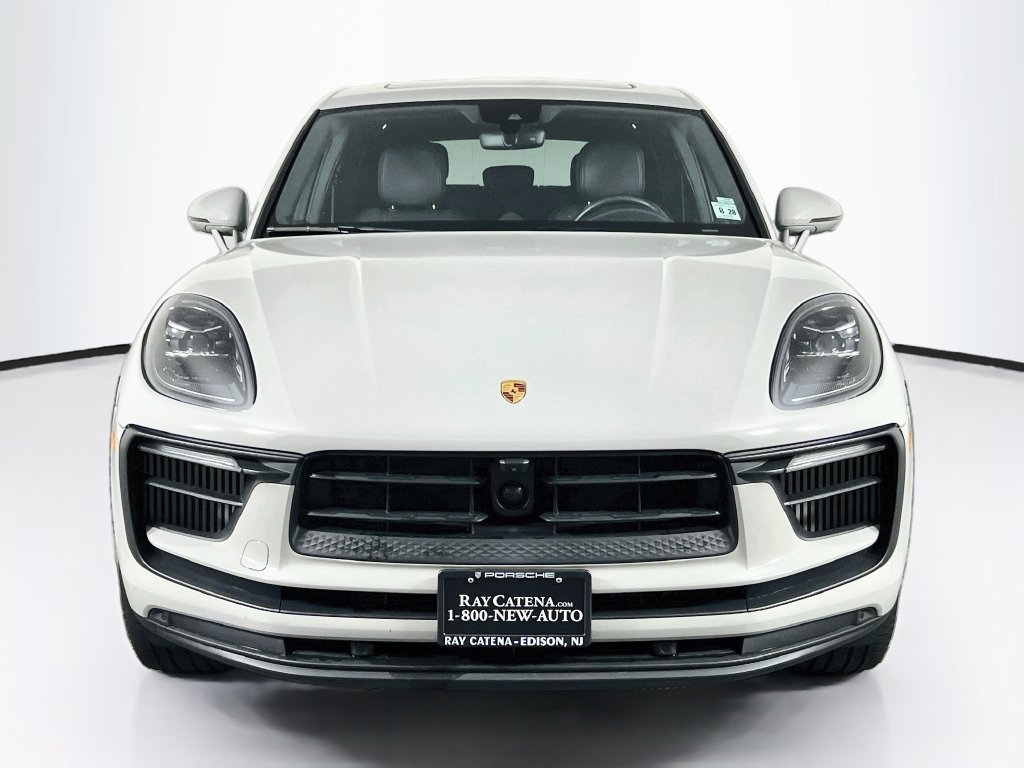Certified 2024 Porsche Macan S AWD/4WD image 1