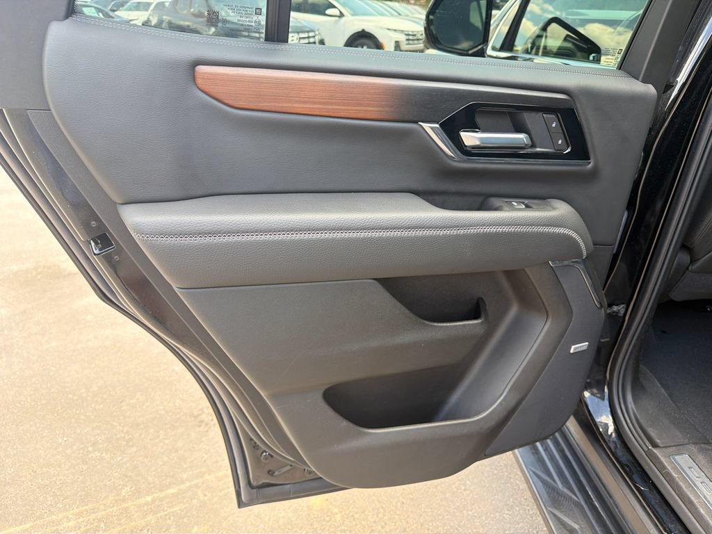 Used 2025 GMC Yukon Denali AWD/4WD image 21