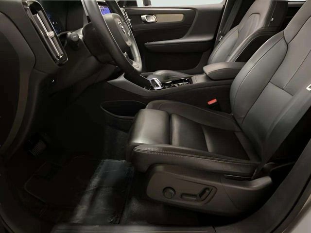 Used 2025 Volvo XC40 B5 Plus image 63