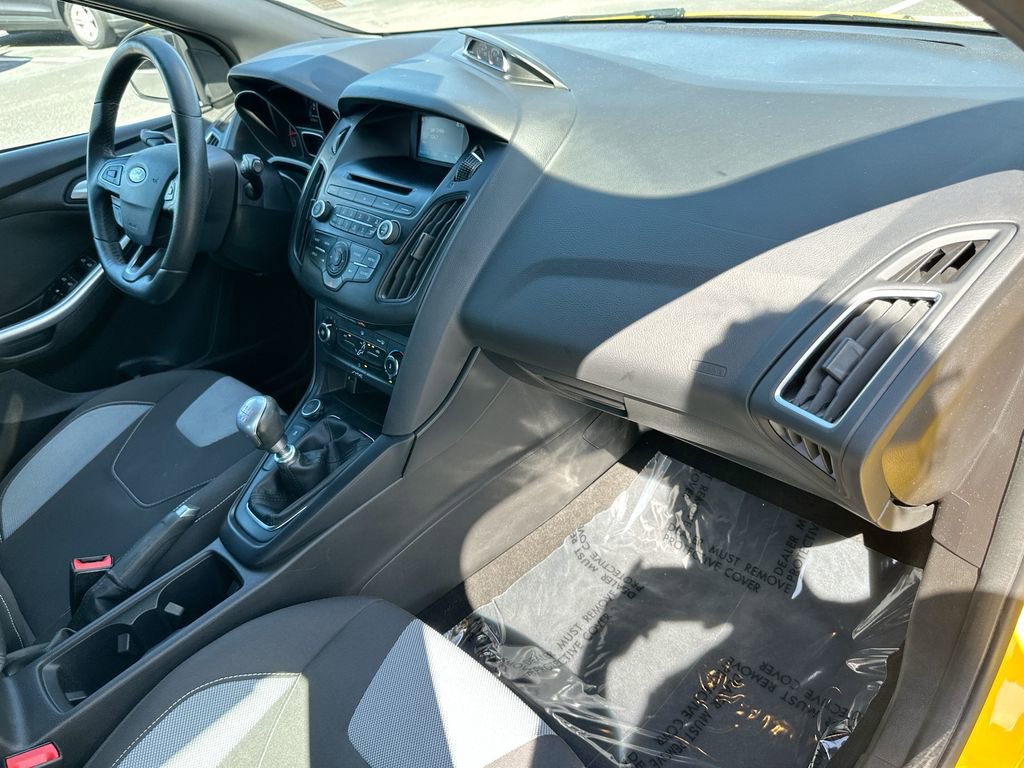 Used 2017 Ford Focus ST image 27