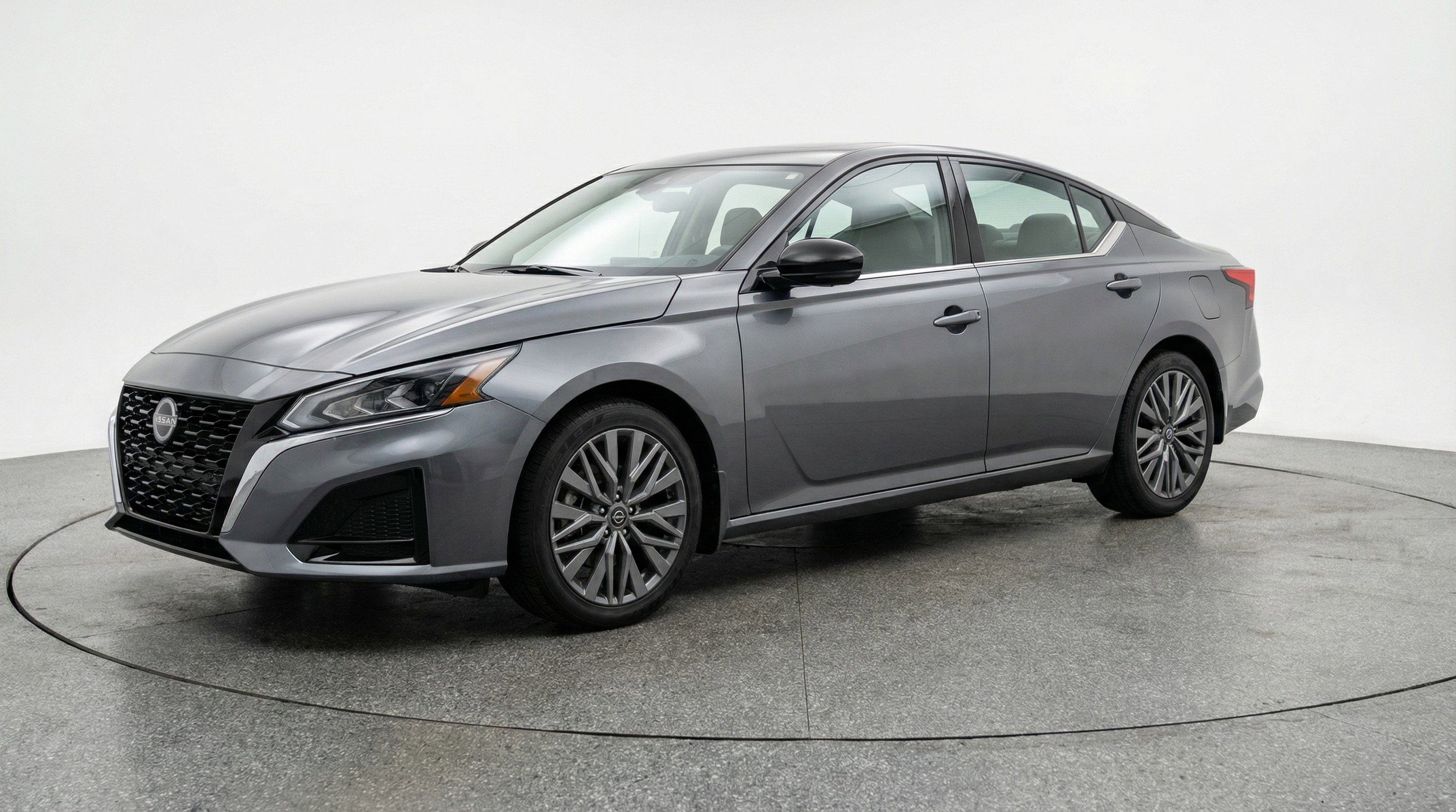 Used 2025 Nissan Altima 2.5 SV image 3