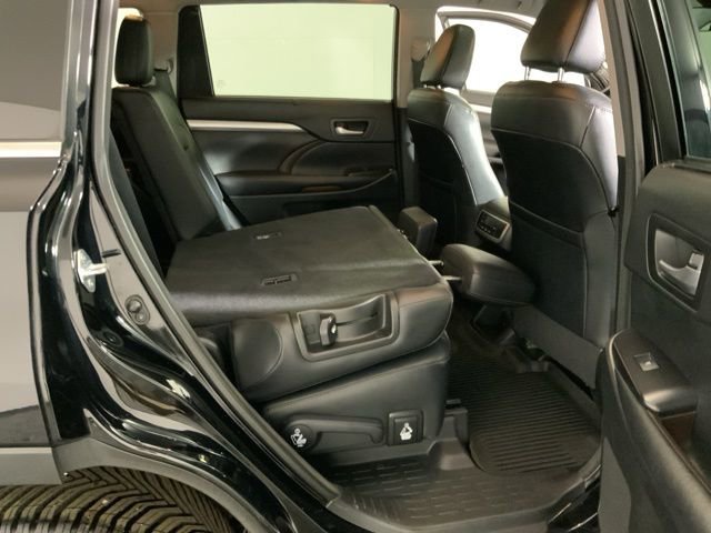 Used 2017 Toyota Highlander XLE image 27