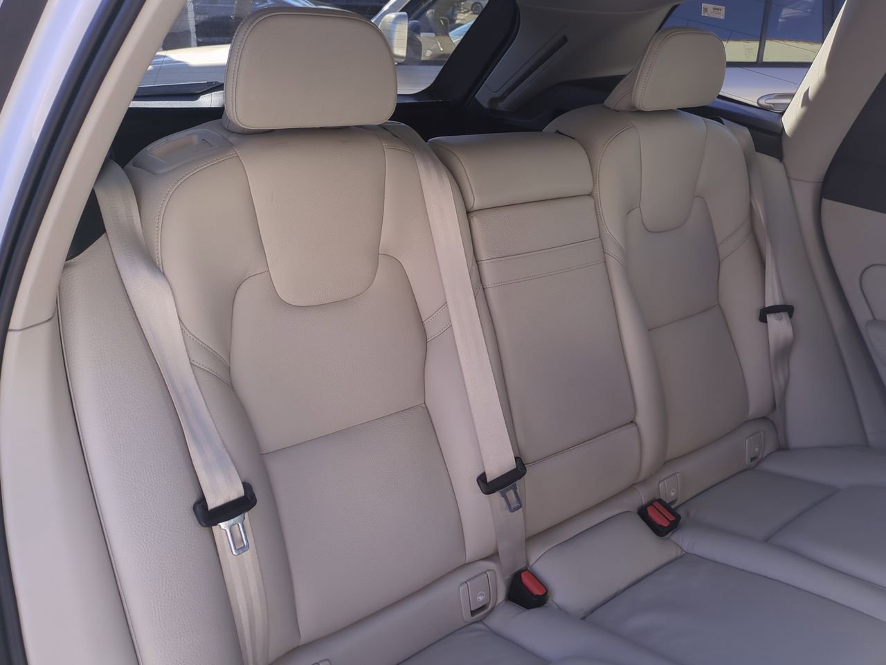 Used 2020 Volvo XC60 T8 Momentum image 33