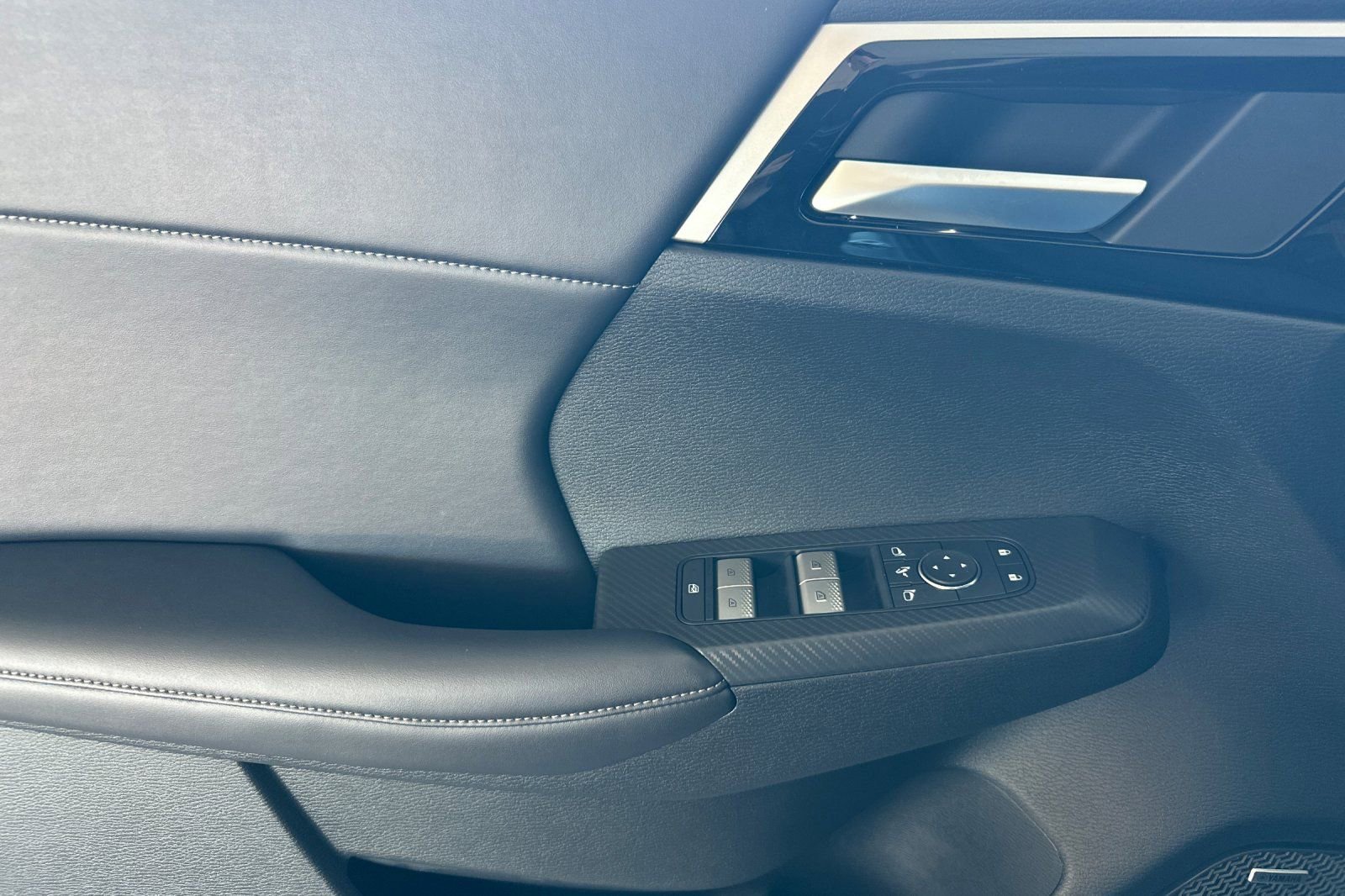 New 2025 Mitsubishi Outlander SE image 10