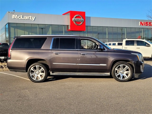 Used 2016 Cadillac Escalade ESV Luxury image 2